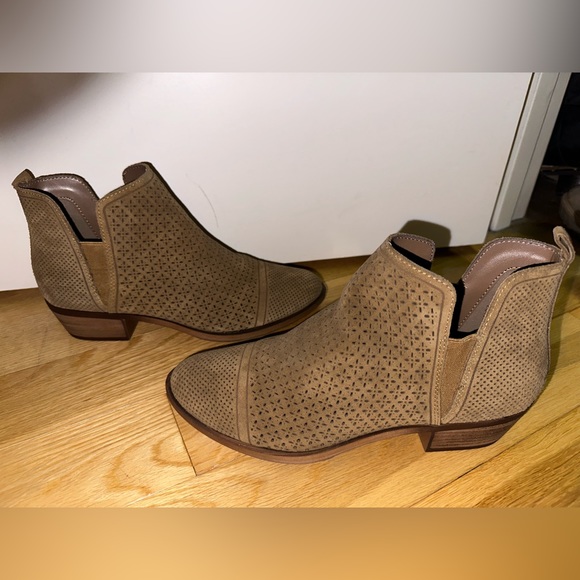 Kenzie Glynda Ankle Boot in Desert Sand Suede NEW - Picture 5 of 9